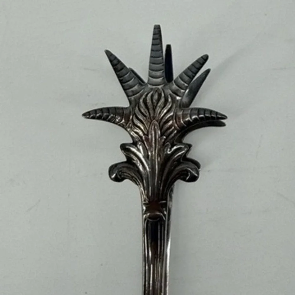 I Freeman & Son Silver Plate Ice Tongs Made in England Shell Claw Vintage 6.25in